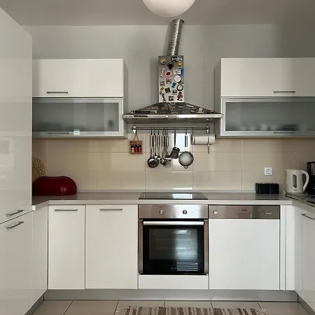 Lucija - Cozy Flat In The Center With A Sea View & Parking Apartment Makarska
