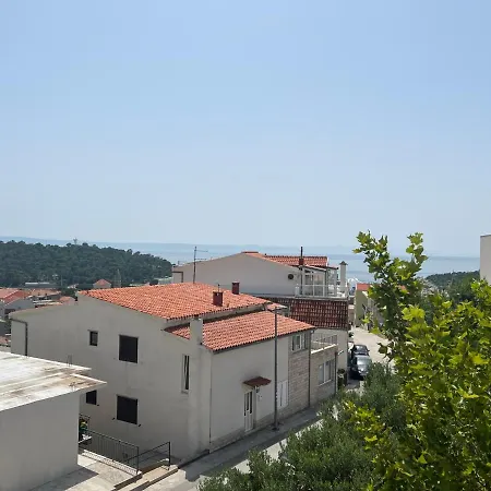 Lucija - Cozy Flat In The Center With A Sea View & Parking Makarska