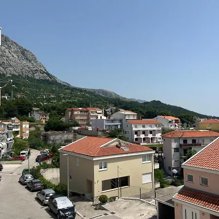Apartment Lucija - Cozy Flat In The Center With A Sea View & Parking Makarska