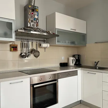 Apartment Lucija - Cozy Flat In The Center With A Sea View & Parking