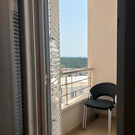 Apartment Lucija - Cozy Flat In The Center With A Sea View & Parking