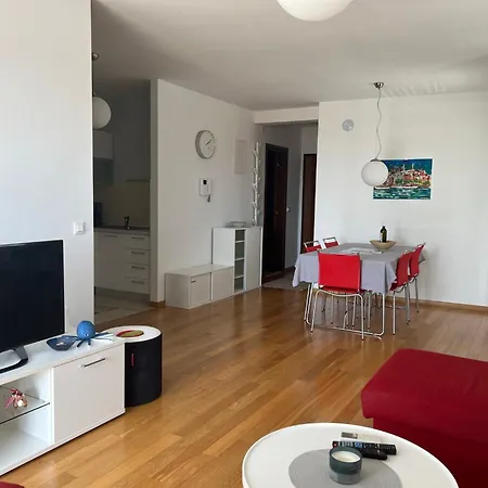 Lucija - Cozy Flat In The Center With A Sea View & Parking Apartment Makarska