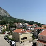 Apartment Lucija - Cozy Flat In The Center With A Sea View & Parking Makarska